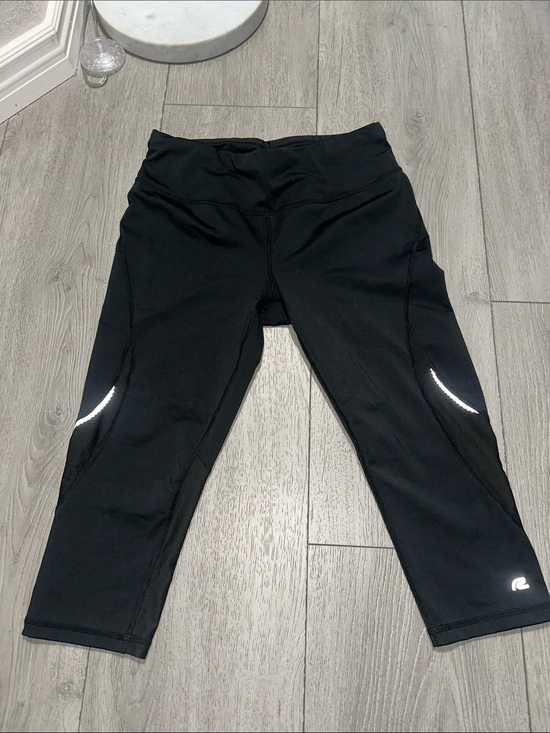 Road Runner Pants - Roadrunner sport Black  Active Capri Leggings - size medium